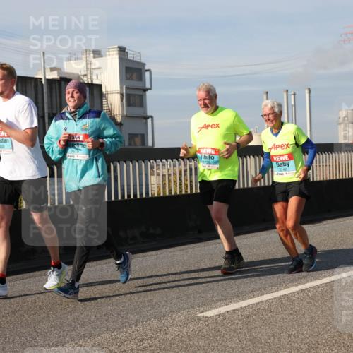 03.10.2025 - Köhlbrandbrückenlauf Lena Gebhardt http://msf.ph/oto/9079707 03.10.2025 10:03:31 Position 2 3520, 3519, 2739, 2742, 2049 meine-sportfotos.de