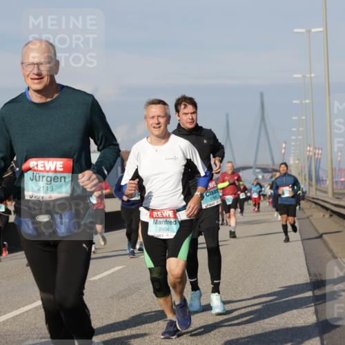 03.10.2025 - Köhlbrandbrückenlauf Jannik Wohlers http://msf.ph/oto/9079709 03.10.2025 10:01:36 Position 3 2413, 2113, 2404, 1760 meine-sportfotos.de