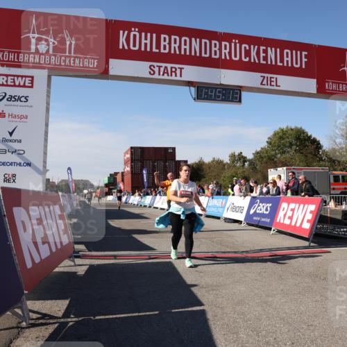 03.10.2025 - Köhlbrandbrückenlauf Lena Gebhardt http://msf.ph/oto/9079719 03.10.2025 13:45:13 Ziel 5015, 6264 meine-sportfotos.de