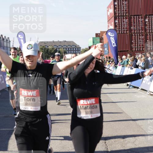03.10.2025 - Köhlbrandbrückenlauf Jannik Wohlers http://msf.ph/oto/9079722 03.10.2025 13:17:44 Ziel 4410, 4645, 4679, 4829, 5168, 5339, 5685, 5731, 5732, 5906, 5909, 5917, 6331, 6388, 6485, 6704 meine-sportfotos.de