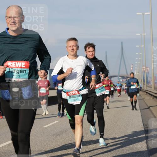 03.10.2025 - Köhlbrandbrückenlauf Jannik Wohlers http://msf.ph/oto/9079726 03.10.2025 10:01:36 Position 3 2413, 2113, 2404, 1760 meine-sportfotos.de