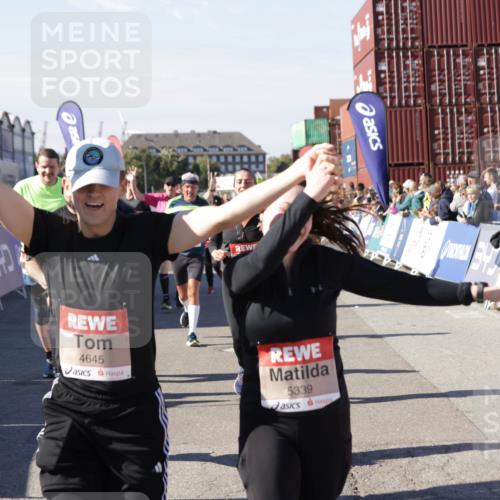 03.10.2025 - Köhlbrandbrückenlauf Jannik Wohlers http://msf.ph/oto/9079735 03.10.2025 13:17:44 Ziel 4410, 4645, 4679, 4829, 5168, 5339, 5685, 5731, 5732, 5906, 5909, 5917, 6331, 6388, 6485, 6704 meine-sportfotos.de