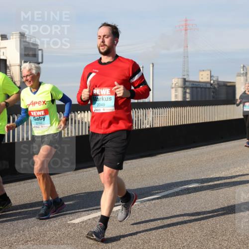 03.10.2025 - Köhlbrandbrückenlauf Lena Gebhardt http://msf.ph/oto/9079749 03.10.2025 10:03:32 Position 2 2739, 2742, 2049 meine-sportfotos.de