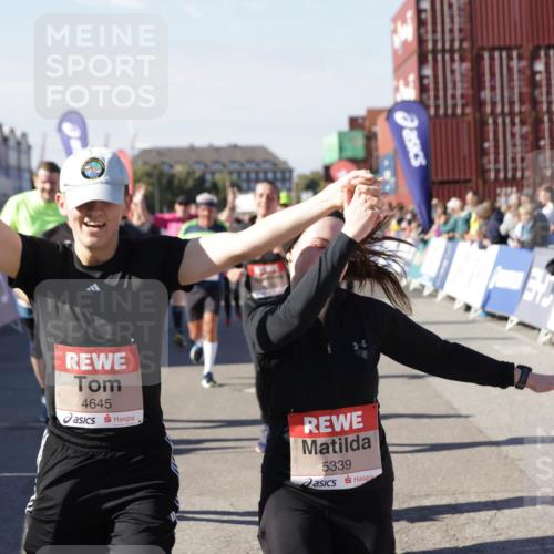 03.10.2025 - Köhlbrandbrückenlauf Jannik Wohlers http://msf.ph/oto/9079754 03.10.2025 13:17:44 Ziel 4410, 4645, 4679, 4829, 5168, 5339, 5685, 5731, 5732, 5906, 5909, 5917, 6331, 6388, 6485, 6704 meine-sportfotos.de