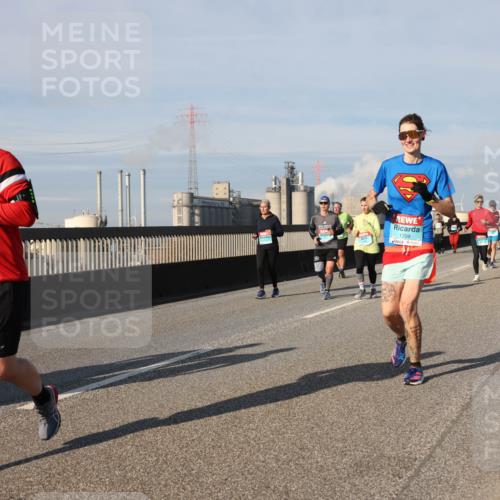 03.10.2025 - Köhlbrandbrückenlauf Lena Gebhardt http://msf.ph/oto/9079755 03.10.2025 10:03:32 Position 2 2049, 1709 meine-sportfotos.de
