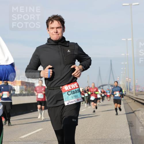 03.10.2025 - Köhlbrandbrückenlauf Jannik Wohlers http://msf.ph/oto/9079761 03.10.2025 10:01:38 Position 3 2404, 1760 meine-sportfotos.de