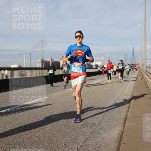 03.10.2025 - Köhlbrandbrückenlauf Lena Gebhardt http://msf.ph/oto/9079775 03.10.2025 10:03:33 Position 2 1709 meine-sportfotos.de