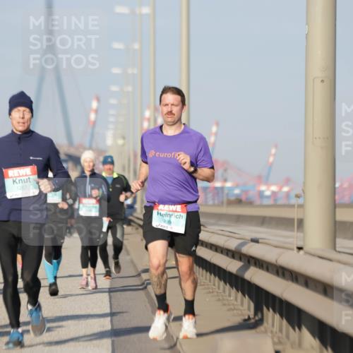 03.10.2025 - Köhlbrandbrückenlauf Jannik Wohlers http://msf.ph/oto/9079780 03.10.2025 09:53:41 Position 3 1257, 2990 meine-sportfotos.de