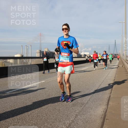03.10.2025 - Köhlbrandbrückenlauf Lena Gebhardt http://msf.ph/oto/9079792 03.10.2025 10:03:33 Position 2 1709 meine-sportfotos.de