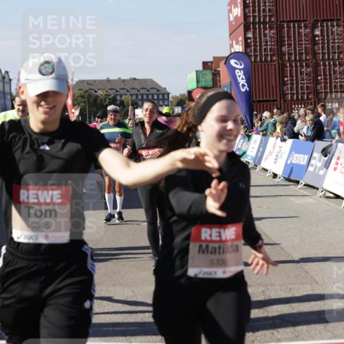 03.10.2025 - Köhlbrandbrückenlauf Jannik Wohlers http://msf.ph/oto/9079797 03.10.2025 13:17:44 Ziel 4410, 4645, 4679, 4829, 5168, 5339, 5685, 5731, 5732, 5906, 5909, 5917, 6331, 6388, 6485, 6704 meine-sportfotos.de