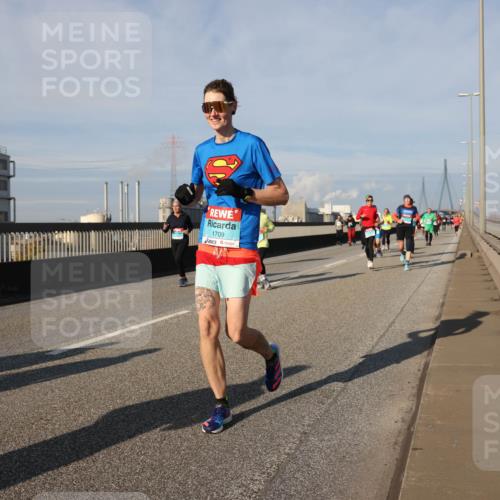 03.10.2025 - Köhlbrandbrückenlauf Lena Gebhardt http://msf.ph/oto/9079799 03.10.2025 10:03:33 Position 2 1709 meine-sportfotos.de