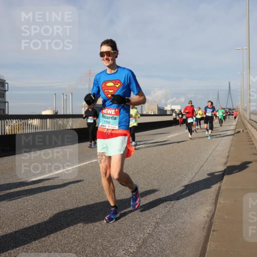 03.10.2025 - Köhlbrandbrückenlauf Lena Gebhardt http://msf.ph/oto/9079810 03.10.2025 10:03:33 Position 2 1709 meine-sportfotos.de