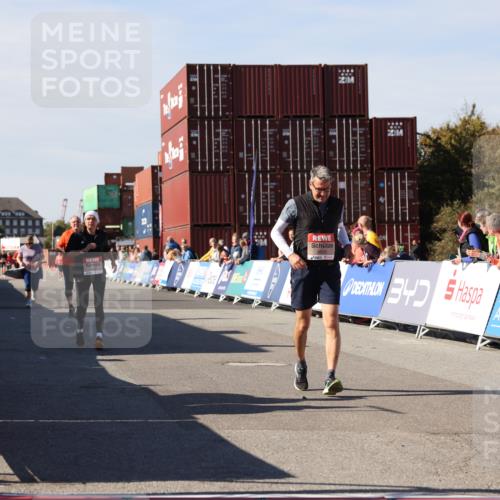 03.10.2025 - Köhlbrandbrückenlauf Lena Gebhardt http://msf.ph/oto/9079820 03.10.2025 13:45:20 Ziel 5015, 5600, 6264, 6695 meine-sportfotos.de
