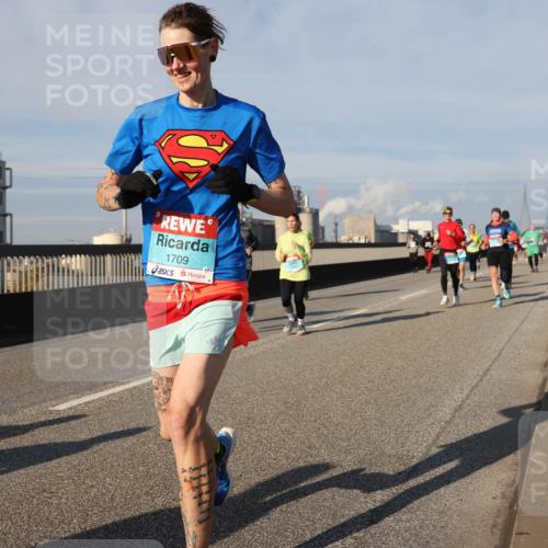 03.10.2025 - Köhlbrandbrückenlauf Lena Gebhardt http://msf.ph/oto/9079826 03.10.2025 10:03:34 Position 2 1709 meine-sportfotos.de