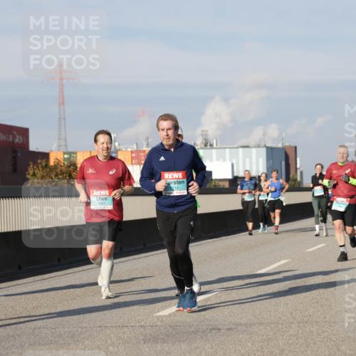 03.10.2025 - Köhlbrandbrückenlauf Jannik Wohlers http://msf.ph/oto/9079827 03.10.2025 10:01:40 Position 3 124, 1712, 1883 meine-sportfotos.de