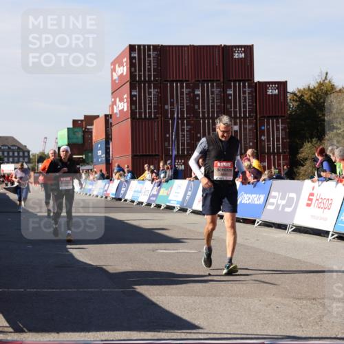 03.10.2025 - Köhlbrandbrückenlauf Lena Gebhardt http://msf.ph/oto/9079831 03.10.2025 13:45:20 Ziel 5015, 5600, 6264, 6695 meine-sportfotos.de