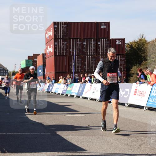 03.10.2025 - Köhlbrandbrückenlauf Lena Gebhardt http://msf.ph/oto/9079851 03.10.2025 13:45:21 Ziel 5015, 5600, 6264, 6695 meine-sportfotos.de