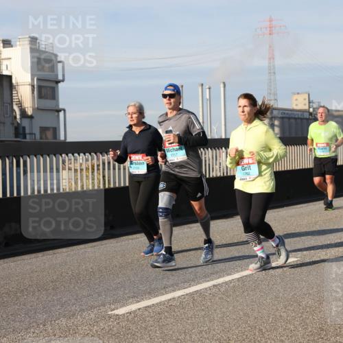 03.10.2025 - Köhlbrandbrückenlauf Lena Gebhardt http://msf.ph/oto/9079859 03.10.2025 10:03:35 Position 2 2103, 1717, 1762 meine-sportfotos.de
