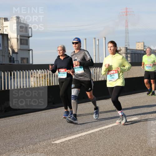 03.10.2025 - Köhlbrandbrückenlauf Lena Gebhardt http://msf.ph/oto/9079863 03.10.2025 10:03:35 Position 2 2103, 1717, 1762 meine-sportfotos.de