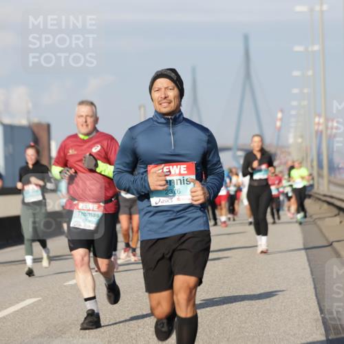 03.10.2025 - Köhlbrandbrückenlauf Jannik Wohlers http://msf.ph/oto/9079870 03.10.2025 10:01:42 Position 3 2376 meine-sportfotos.de