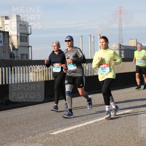 03.10.2025 - Köhlbrandbrückenlauf Lena Gebhardt http://msf.ph/oto/9079873 03.10.2025 10:03:35 Position 2 2103, 1717, 1762 meine-sportfotos.de