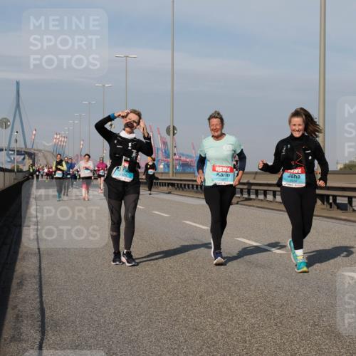 03.10.2025 - Köhlbrandbrückenlauf Fabian Wolf http://msf.ph/oto/9079877 03.10.2025 10:17:19 Position 3 2928, 2927, 2926 meine-sportfotos.de