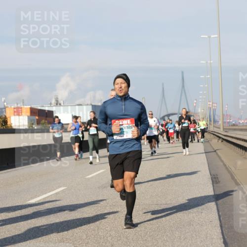 03.10.2025 - Köhlbrandbrückenlauf Jannik Wohlers http://msf.ph/oto/9079896 03.10.2025 10:01:42 Position 3 2376 meine-sportfotos.de