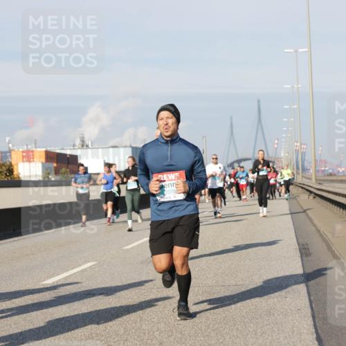 03.10.2025 - Köhlbrandbrückenlauf Jannik Wohlers http://msf.ph/oto/9079901 03.10.2025 10:01:43 Position 3 2376 meine-sportfotos.de