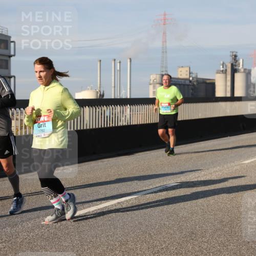 03.10.2025 - Köhlbrandbrückenlauf Lena Gebhardt http://msf.ph/oto/9079911 03.10.2025 10:03:35 Position 2 1717, 1762 meine-sportfotos.de