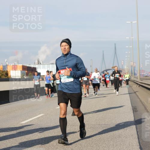 03.10.2025 - Köhlbrandbrückenlauf Jannik Wohlers http://msf.ph/oto/9079915 03.10.2025 10:01:43 Position 3 2376 meine-sportfotos.de