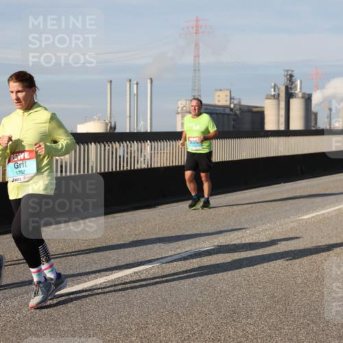03.10.2025 - Köhlbrandbrückenlauf Lena Gebhardt http://msf.ph/oto/9079918 03.10.2025 10:03:35 Position 2 7, 1717, 1762 meine-sportfotos.de