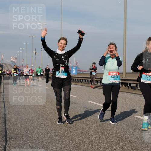 03.10.2025 - Köhlbrandbrückenlauf Fabian Wolf http://msf.ph/oto/9079920 03.10.2025 10:17:20 Position 3 2928, 3, 2927, 2926 meine-sportfotos.de