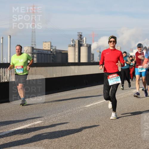 03.10.2025 - Köhlbrandbrückenlauf Lena Gebhardt http://msf.ph/oto/9079935 03.10.2025 10:03:36 Position 2 1734, 3597, 2970, 2111 meine-sportfotos.de