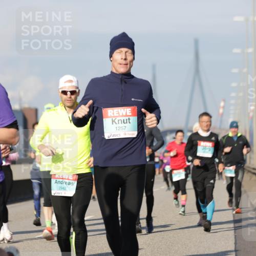 03.10.2025 - Köhlbrandbrückenlauf Jannik Wohlers http://msf.ph/oto/9079940 03.10.2025 09:53:44 Position 3 2990, 2942, 1257 meine-sportfotos.de