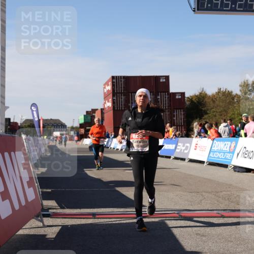 03.10.2025 - Köhlbrandbrückenlauf Lena Gebhardt http://msf.ph/oto/9079945 03.10.2025 13:45:25 Ziel 5223, 5600, 5999, 6695 meine-sportfotos.de