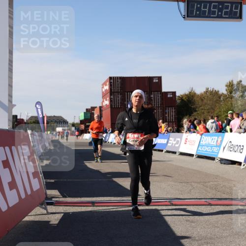 03.10.2025 - Köhlbrandbrückenlauf Lena Gebhardt http://msf.ph/oto/9079954 03.10.2025 13:45:25 Ziel 5223, 5600, 5999, 6695 meine-sportfotos.de
