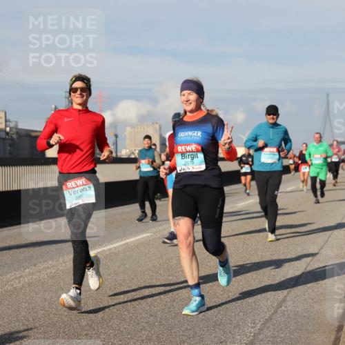 03.10.2025 - Köhlbrandbrückenlauf Lena Gebhardt http://msf.ph/oto/9079955 03.10.2025 10:03:36 Position 2 3597, 2970 meine-sportfotos.de