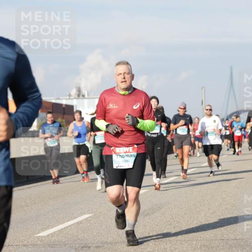 03.10.2025 - Köhlbrandbrückenlauf Jannik Wohlers http://msf.ph/oto/9079957 03.10.2025 10:01:44 Position 3 2376, 2800 meine-sportfotos.de