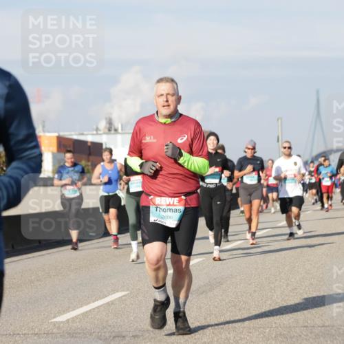 03.10.2025 - Köhlbrandbrückenlauf Jannik Wohlers http://msf.ph/oto/9079960 03.10.2025 10:01:44 Position 3 2376, 2800 meine-sportfotos.de