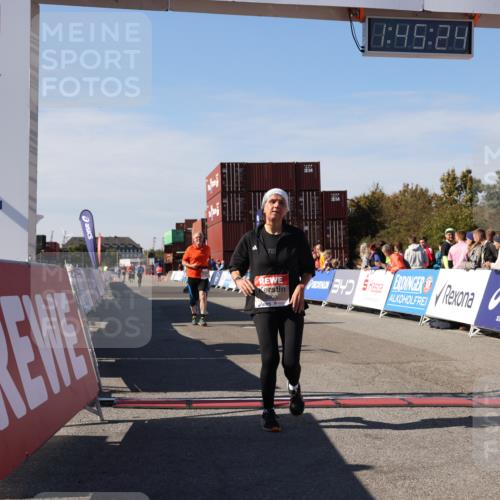 03.10.2025 - Köhlbrandbrückenlauf Lena Gebhardt http://msf.ph/oto/9079962 03.10.2025 13:45:25 Ziel 5223, 5600, 5999, 6695 meine-sportfotos.de