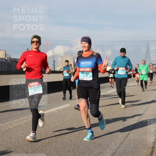 03.10.2025 - Köhlbrandbrückenlauf Lena Gebhardt http://msf.ph/oto/9079964 03.10.2025 10:03:36 Position 2 3597, 2970 meine-sportfotos.de