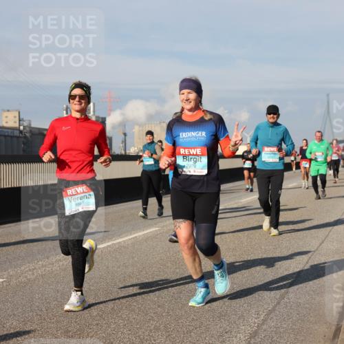03.10.2025 - Köhlbrandbrückenlauf Lena Gebhardt http://msf.ph/oto/9079973 03.10.2025 10:03:36 Position 2 3597, 2970 meine-sportfotos.de