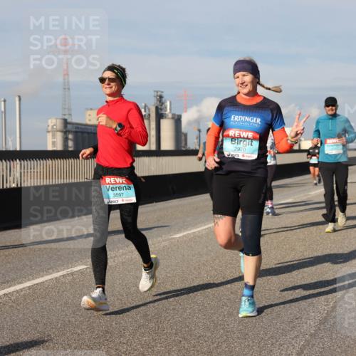 03.10.2025 - Köhlbrandbrückenlauf Lena Gebhardt http://msf.ph/oto/9079979 03.10.2025 10:03:37 Position 2 6, 3597, 2970 meine-sportfotos.de