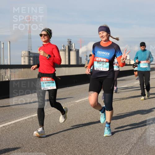 03.10.2025 - Köhlbrandbrückenlauf Lena Gebhardt http://msf.ph/oto/9079983 03.10.2025 10:03:37 Position 2 1734, 3597, 2970 meine-sportfotos.de