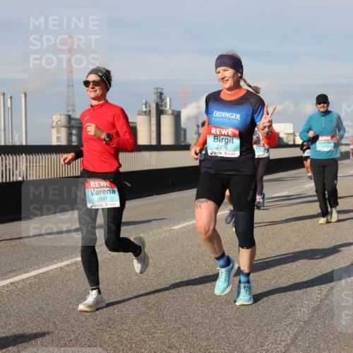 03.10.2025 - Köhlbrandbrückenlauf Lena Gebhardt http://msf.ph/oto/9079989 03.10.2025 10:03:37 Position 2 1734, 3597, 2970 meine-sportfotos.de