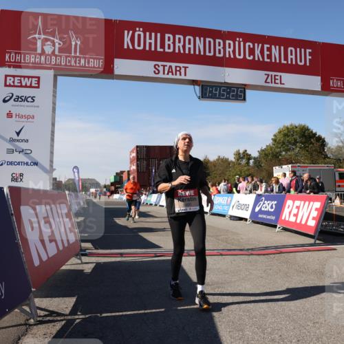 03.10.2025 - Köhlbrandbrückenlauf Lena Gebhardt http://msf.ph/oto/9079992 03.10.2025 13:45:26 Ziel 5223, 5600, 5999, 6695 meine-sportfotos.de