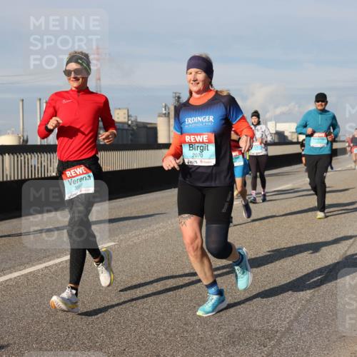 03.10.2025 - Köhlbrandbrückenlauf Lena Gebhardt http://msf.ph/oto/9079995 03.10.2025 10:03:37 Position 2 3597, 2970 meine-sportfotos.de