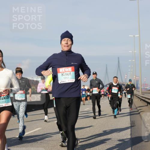 03.10.2025 - Köhlbrandbrückenlauf Jannik Wohlers http://msf.ph/oto/9079996 03.10.2025 09:53:45 Position 3 1203, 1257 meine-sportfotos.de