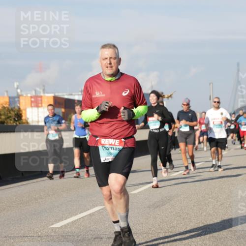 03.10.2025 - Köhlbrandbrückenlauf Jannik Wohlers http://msf.ph/oto/9079998 03.10.2025 10:01:44 Position 3 2800 meine-sportfotos.de