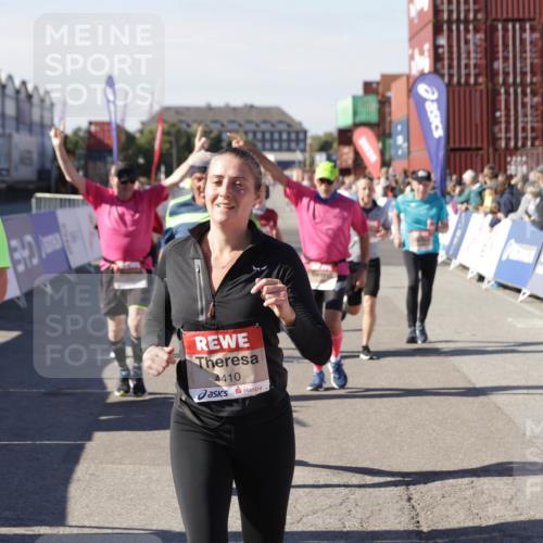03.10.2025 - Köhlbrandbrückenlauf Jannik Wohlers http://msf.ph/oto/9080000 03.10.2025 13:17:46 Ziel 4410, 4645, 4679, 4829, 5168, 5339, 5685, 5731, 5732, 5917, 6331, 6388, 6485, 6704 meine-sportfotos.de